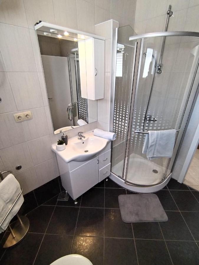 Apartments By The Sea Duce, Omis - 2731 Dugi Rat Bagian luar foto